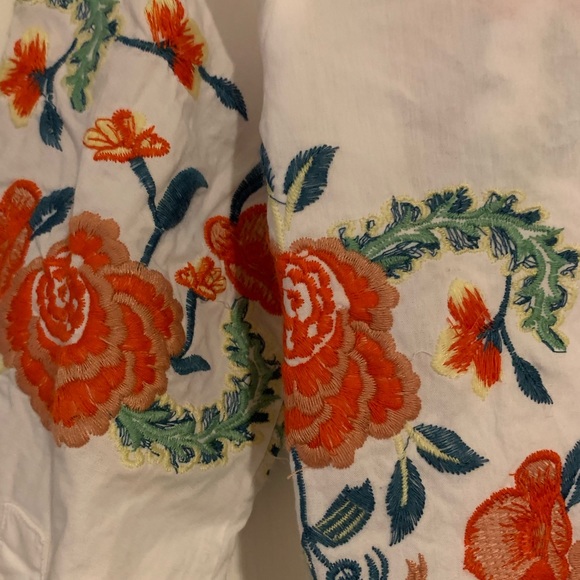 Embroidered blouse - Picture 4 of 7